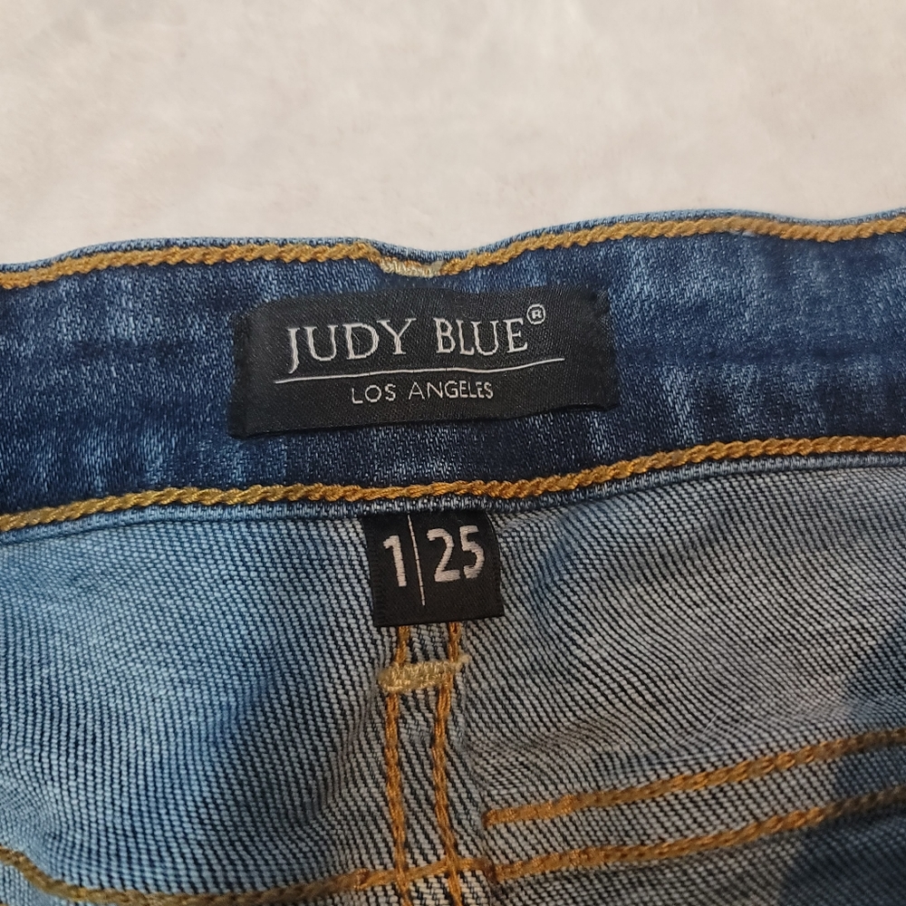 Judy Blue Women's Shorts Size 1/25 Medium Wash Denim - Picture 13 of 14